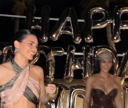 קנדל ג'נר חוגגת 30 במסיבת חוף משוגעת